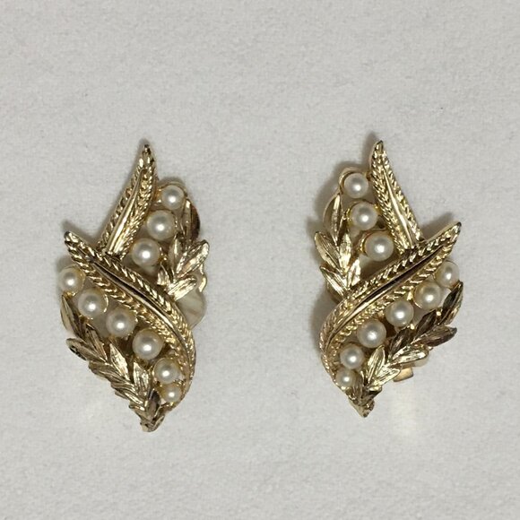 NOS Vtg MY FAIR LADY Sarah Coventry CLIP Earrings Goldtone Leaves Pearls - Picture 4 of 4